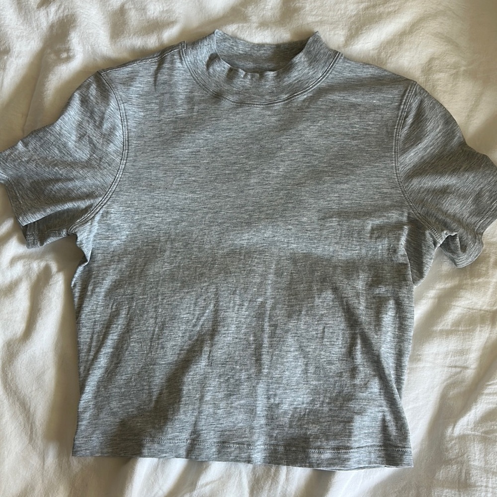 Lululemon Kitsilano Mock Neck Tee in Heathered Gray